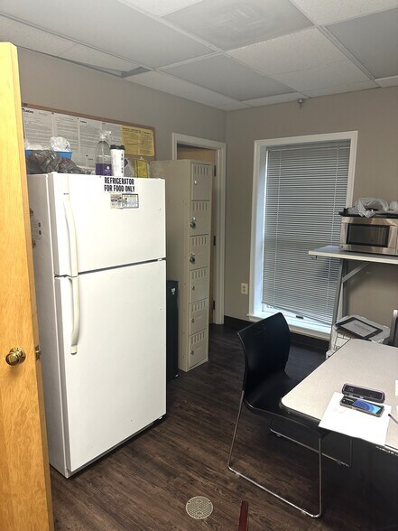 More Photos Of 11350 Pembrooke Sq, Waldorf Medical For Sale