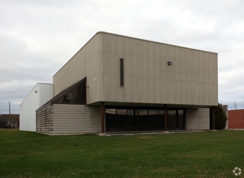 More Photos Of 6 Baker Rd, Brampton Warehouse For Lease