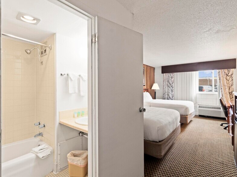 More Photos Of 100 W F St, Casper Hotel For Sale