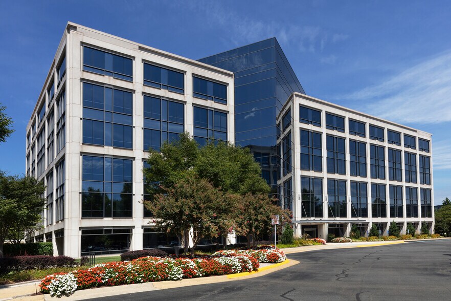 More Photos Of 2300 Corporate Park Dr, Herndon Unknown For Lease