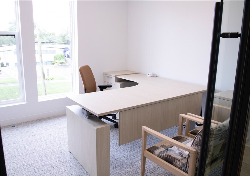 More Photos Of 27 S Squirrel Rd, Auburn Hills Coworking Space