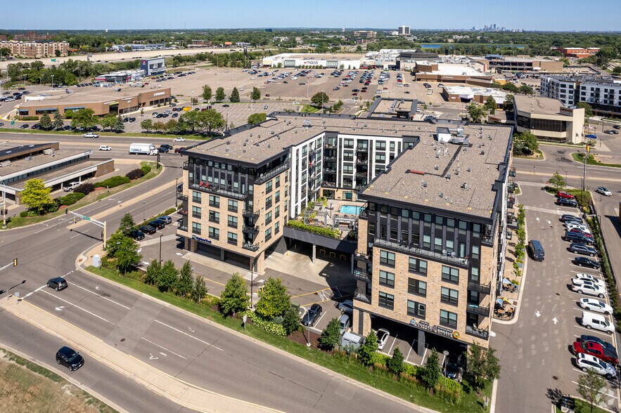 More Photos Of 1700 Plymouth Rd, Minnetonka Apartments For Lease