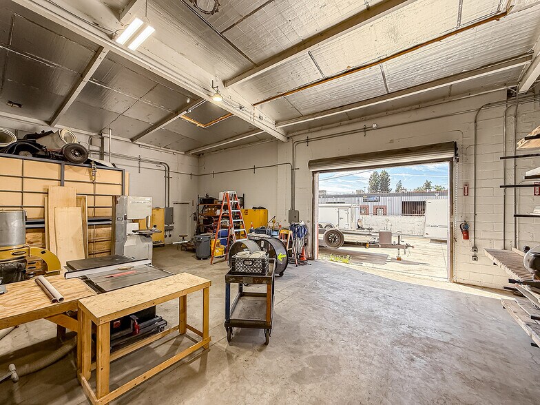More Photos Of 7650 Gloria Ave, Van Nuys Warehouse For Sale