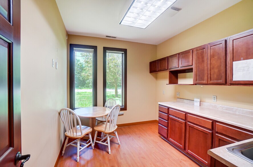 More Photos Of 3300 Philadelphia Dr, Dayton Medical For Sale