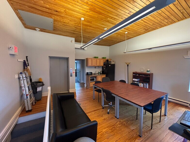 More Photos Of 97 Main St, Belfast Office For Sale