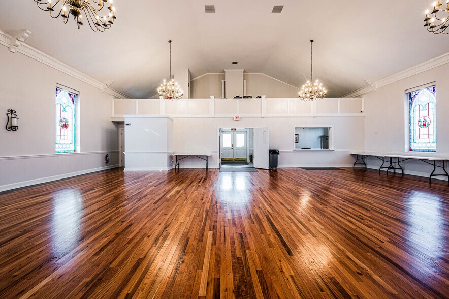 More Photos Of 824 Lehman Ave, Bowling Green Religious Facility For Sale