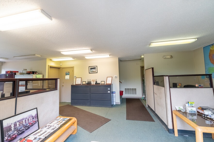 More Photos Of 563 Plains Rd, Tamworth Warehouse For Lease