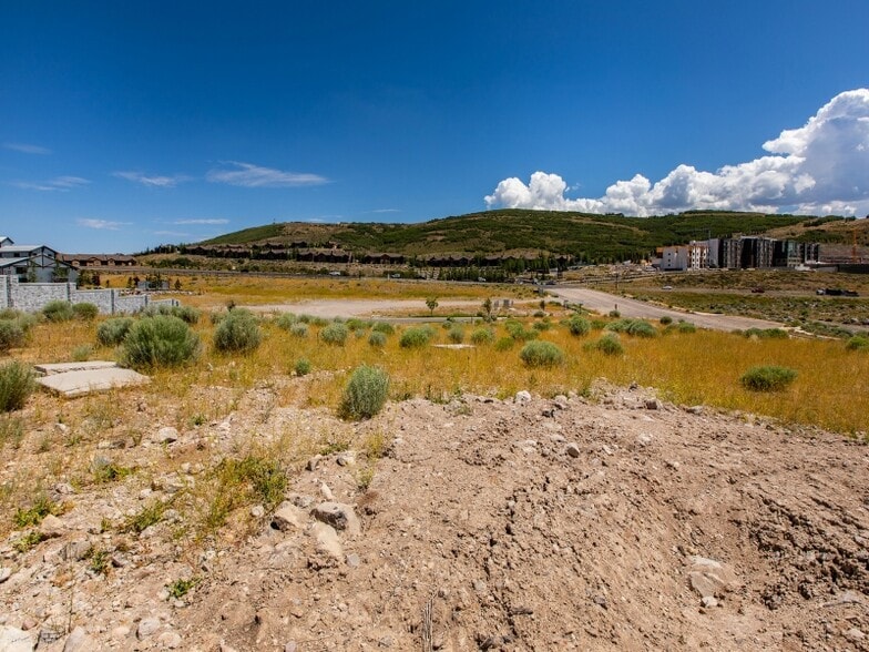 More Photos Of 1141 W Lori Ln, Park City Restaurant For Lease