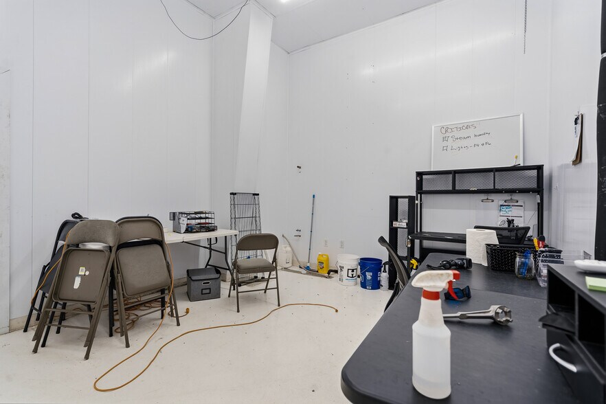 More Photos Of 22900 W Skelly Rd, Haskell Light Manufacturing For Sale