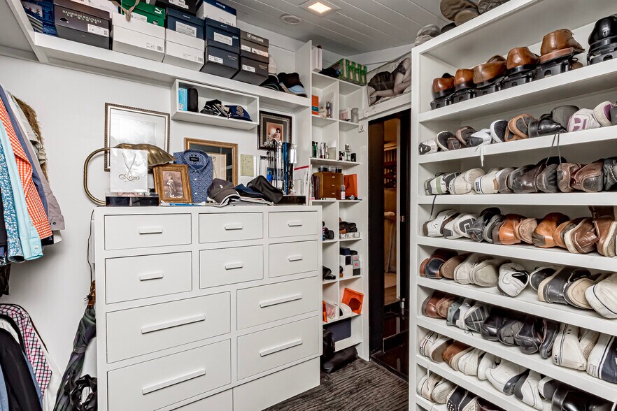 More Photos Of 545-555 S Foster Dr, Baton Rouge General Retail For Sale