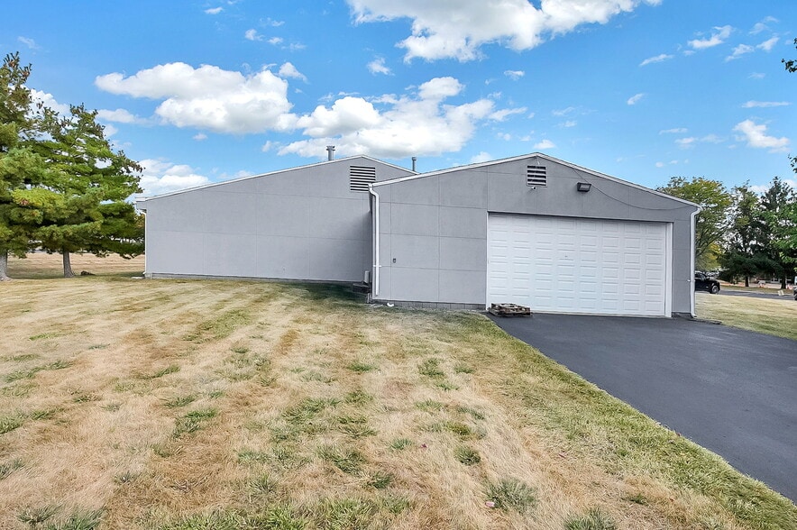 More Photos Of 9015 Antares Ave, Columbus Office For Sale