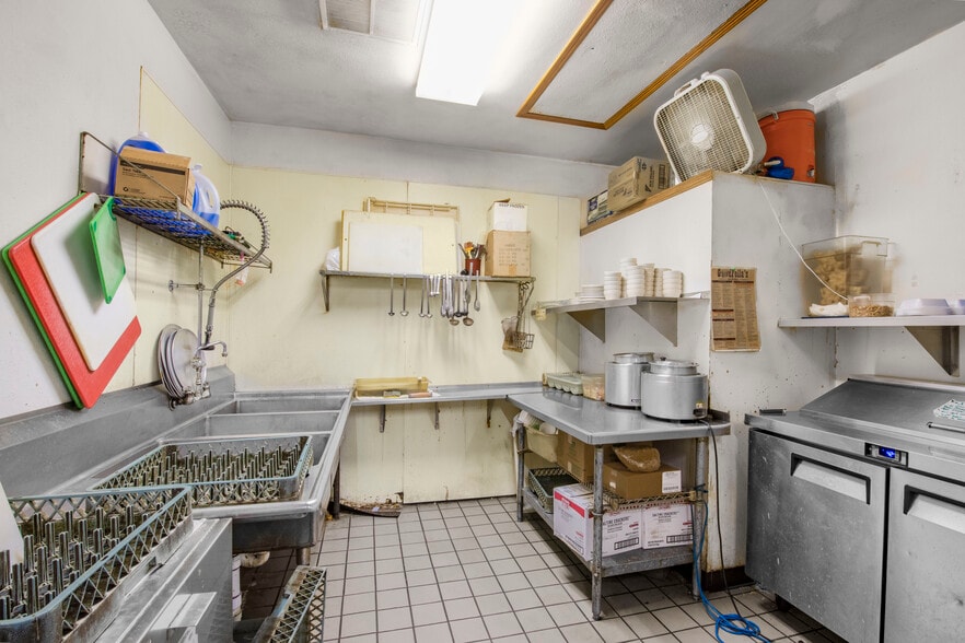 More Photos Of 14351 NE 78th St, Foley Restaurant For Sale