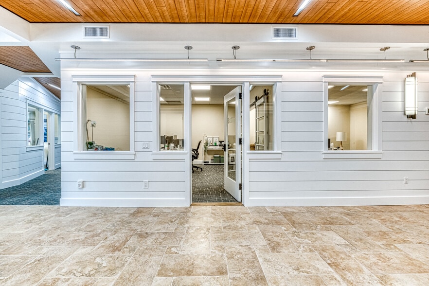 More Photos Of 126-130 N Main St, East Hampton Office For Lease