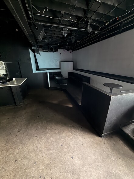 More Photos Of 330 W Hargett St, Raleigh Bar For Lease