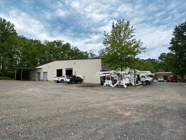 More Photos Of 2520 Eatonton St, Charlotte Warehouse For Lease