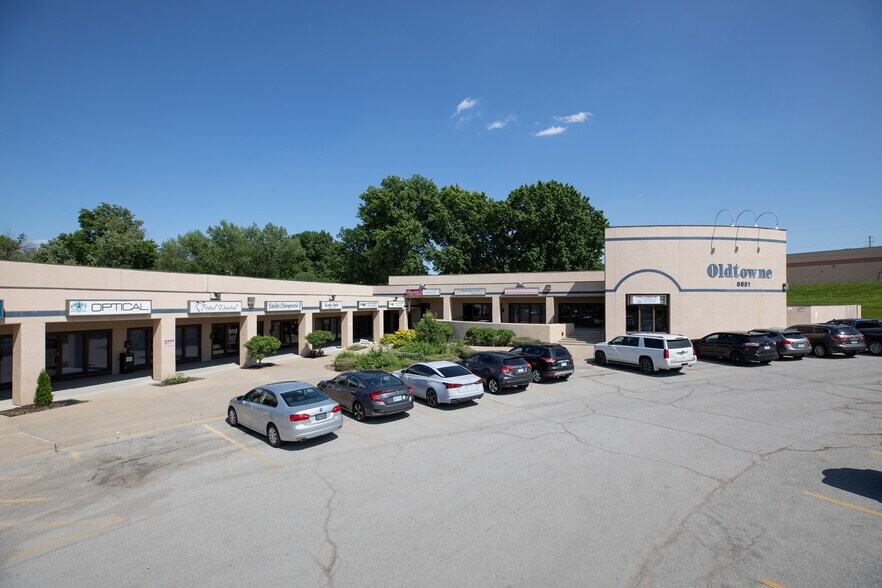 Primary Photo Of 6651 N Oak Trfy, Kansas City Office For Lease