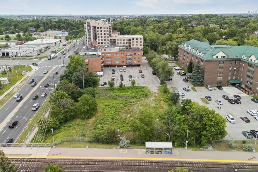 More Photos Of 391 Major Mackenzie Dr E, Richmond Hill Apartments For Sale