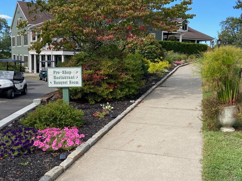 More Photos Of 9 Rose Hill Rd, Portland Golf Course Driving Range For Sale