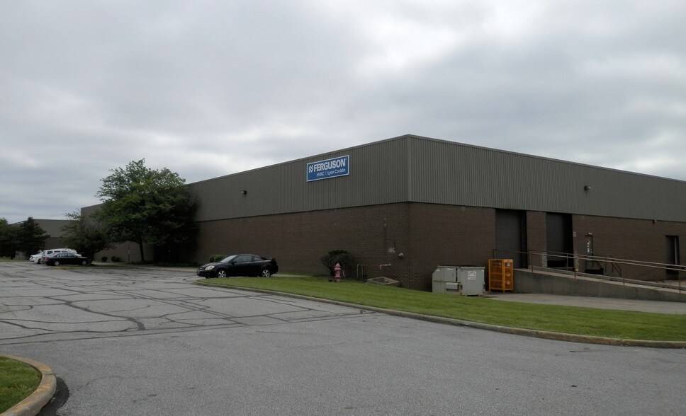 More Photos Of 7710-7722 Tyler Blvd, Mentor Warehouse For Lease