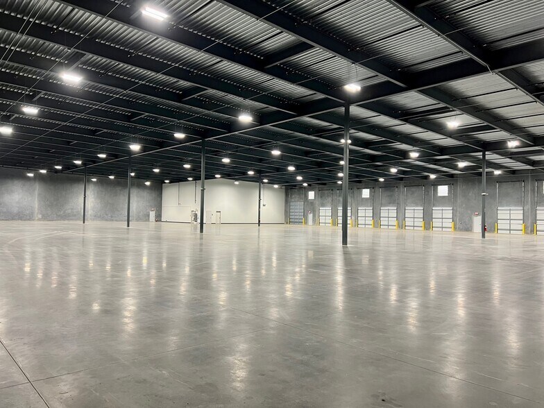 More Photos Of 20821 Clay Center Dr, Katy Distribution For Sale