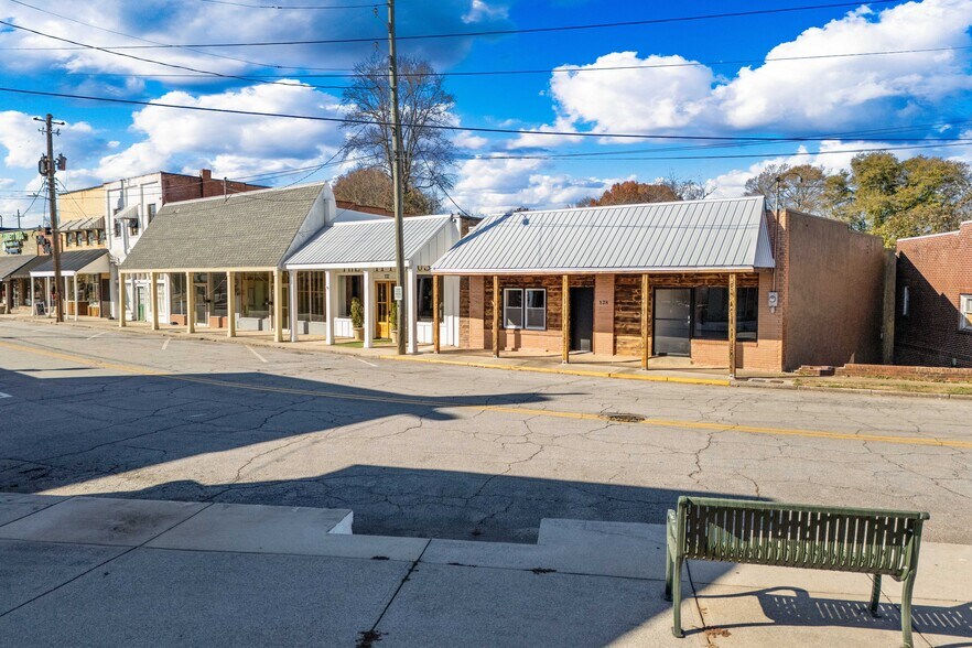 More Photos Of 138 N Buchanan St, Bremen Storefront For Sale