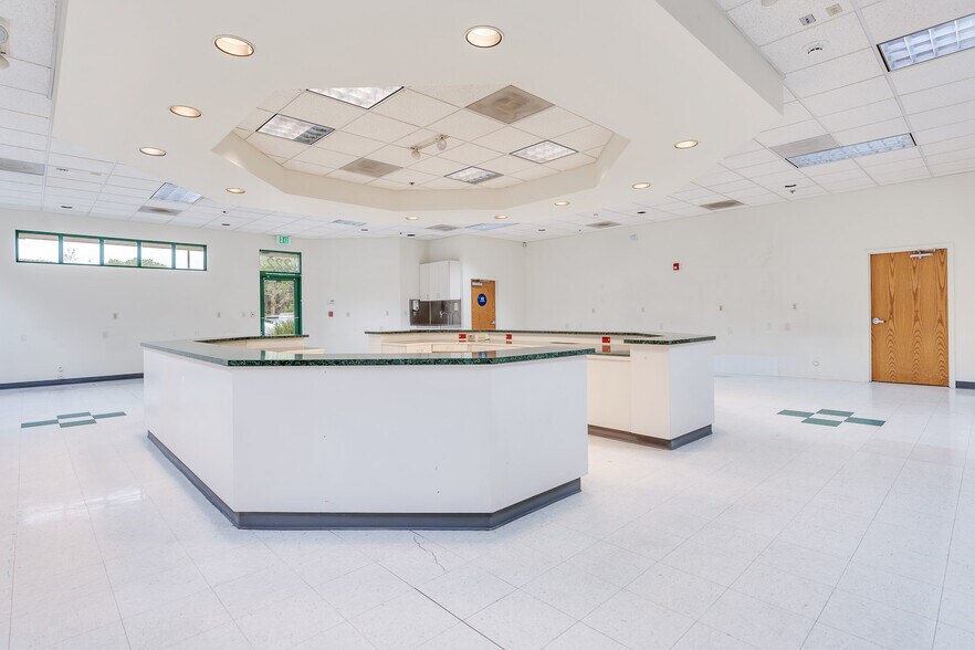 More Photos Of 222 I St, Los Banos Office For Lease