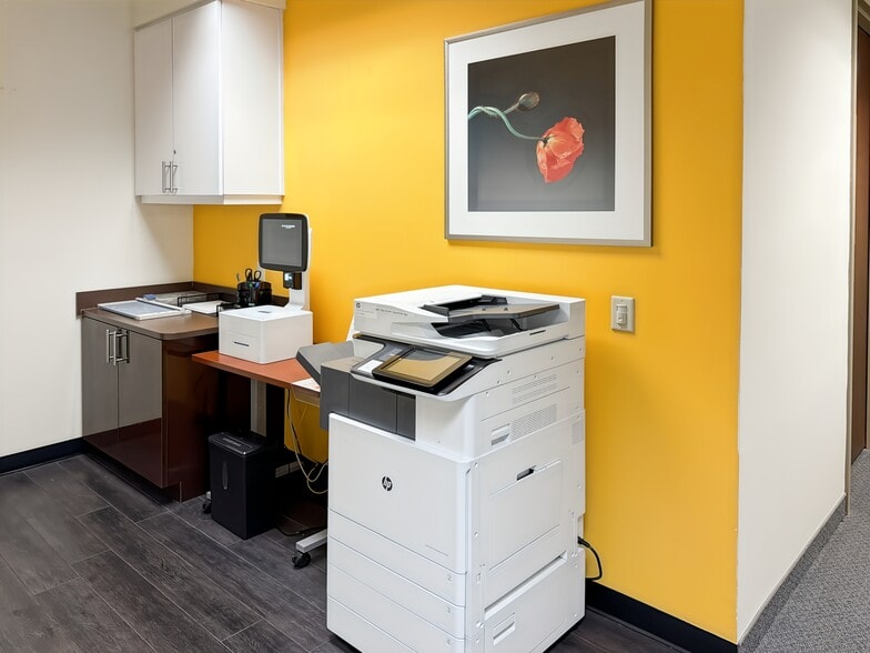 More Photos Of 4720 Salisbury Rd, Jacksonville Coworking Space