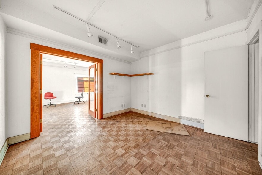 More Photos Of 1433 N 1st St, Phoenix General Retail For Sale