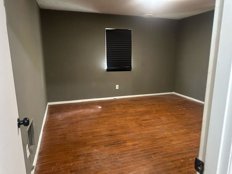 More Photos Of 115 Commerce Dr, Stockbridge Industrial For Lease
