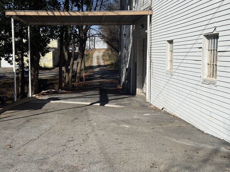 More Photos Of 3376 S Cobb Dr SE, Smyrna Freestanding For Lease