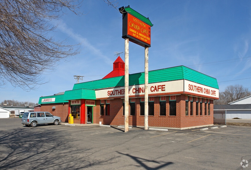 Primary Photo Of 1416 Division St W, Faribault Restaurant For Sale