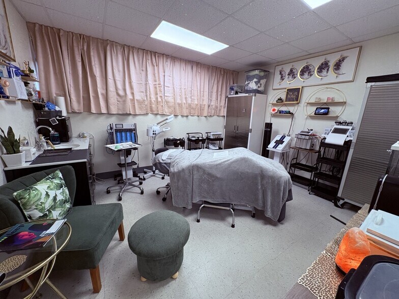 More Photos Of 1201 S Highland Ave, Clearwater Medical For Lease