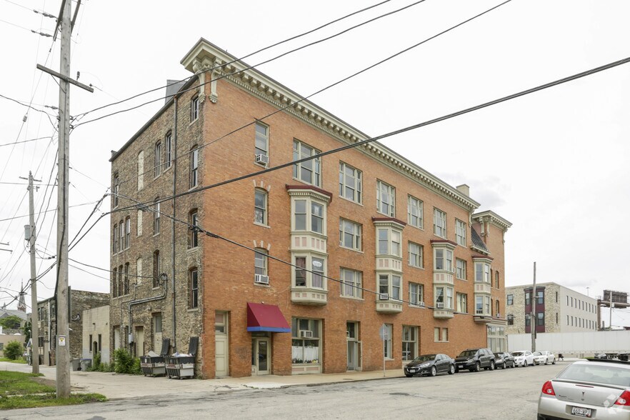 More Photos Of 900 S 5th St, Milwaukee Apartments For Sale