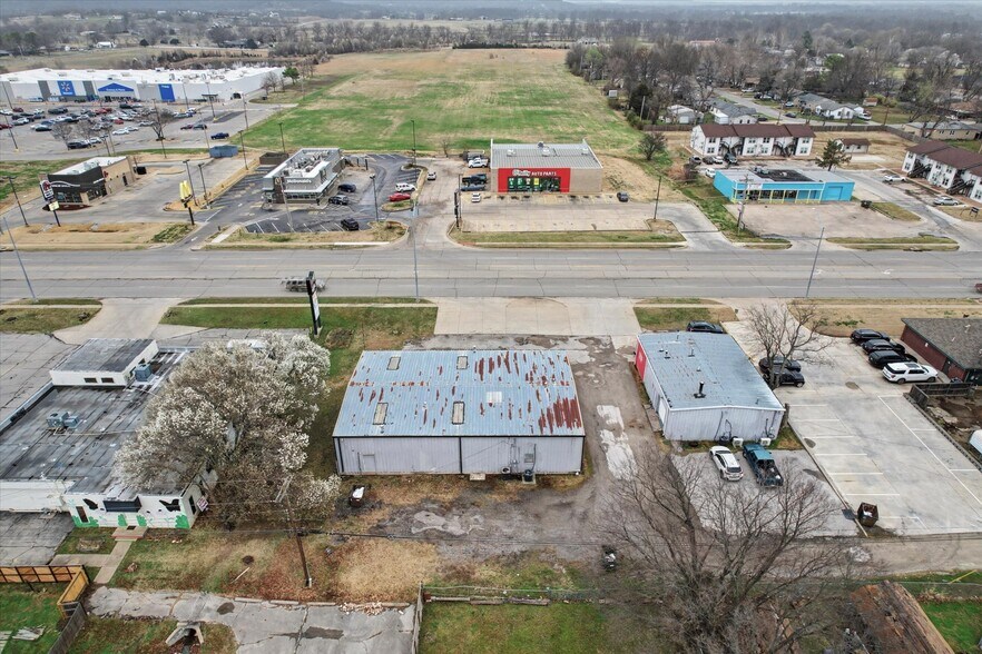 More Photos Of 603 W Rogers Blvd, Skiatook Freestanding For Sale