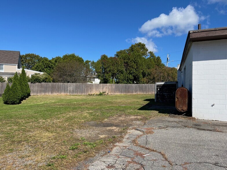 More Photos Of 255 State St, Bristol Auto Repair For Sale