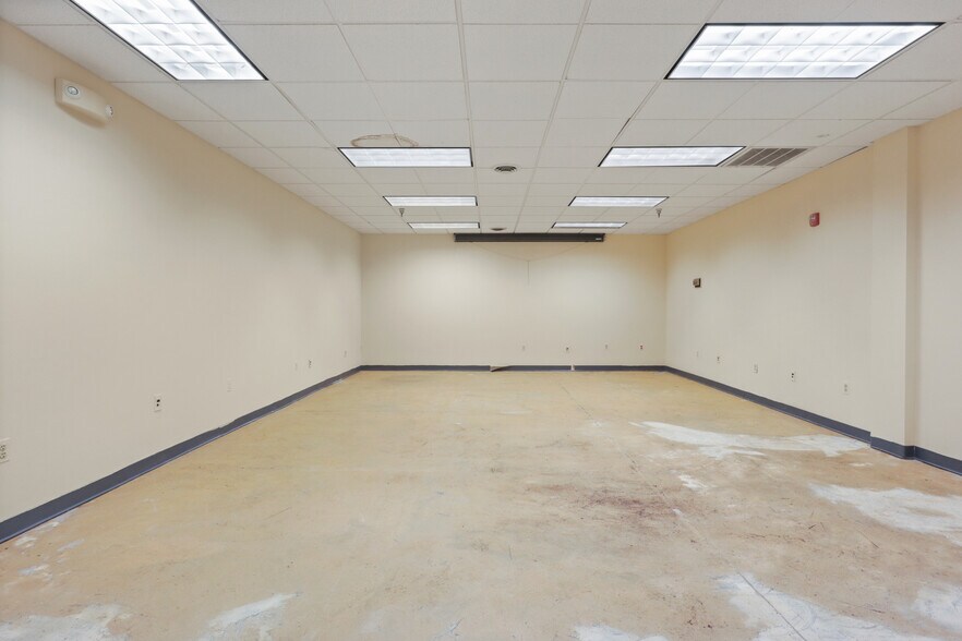 More Photos Of 339 Buschs Frontage Rd, Annapolis Medical For Lease