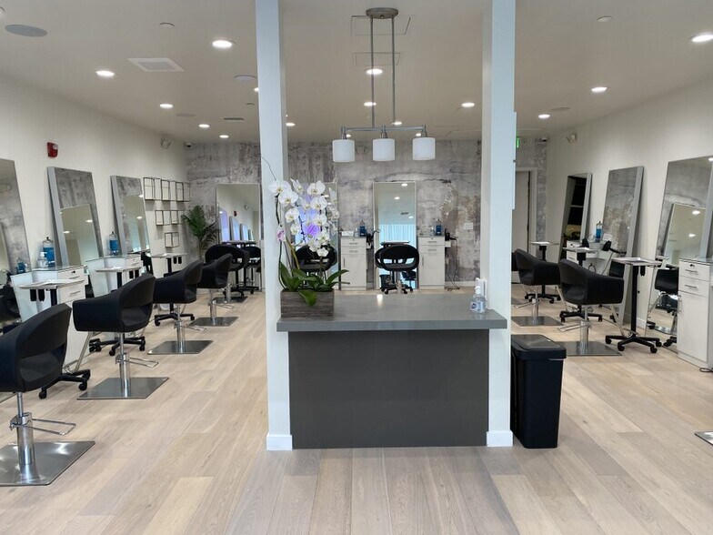 More Photos Of 215 California ave, Glendale General Retail For Lease