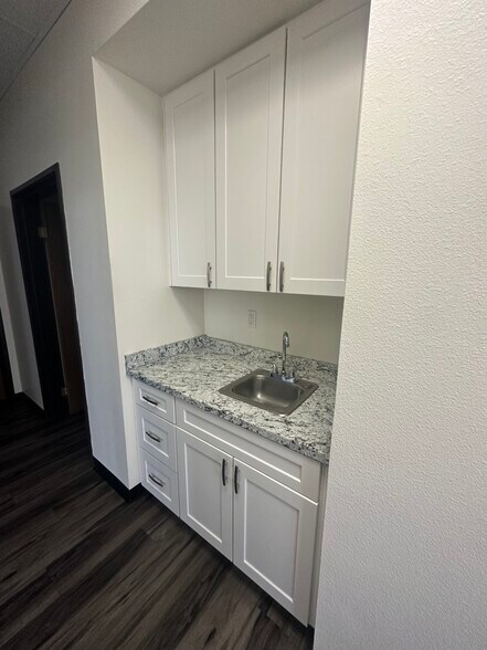 More Photos Of 3333-3343 Durahart St, Riverside Warehouse For Lease