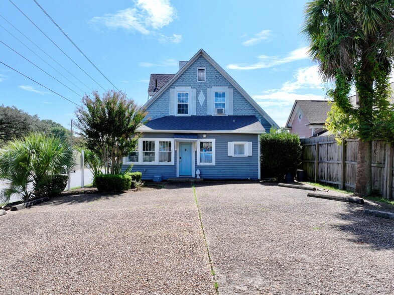 More Photos Of 824 E La Rua St, Pensacola Freestanding For Sale