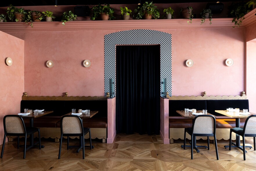 More Photos Of 115 S Fairfax Ave, Los Angeles Hotel For Lease