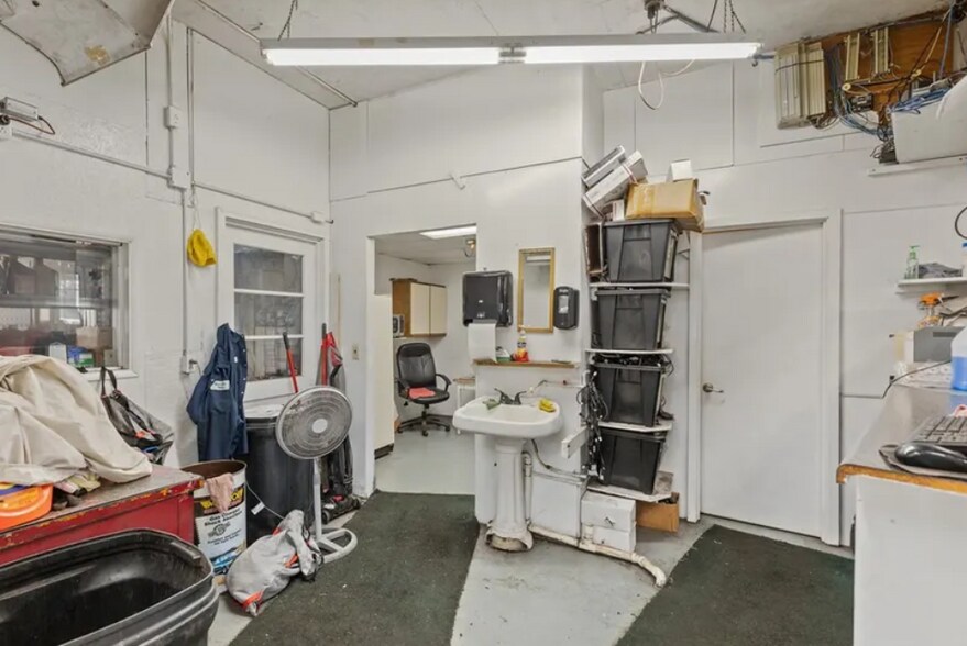 More Photos Of 2300 Hoffman Dr, Effingham Auto Repair For Sale