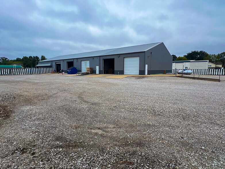 More Photos Of 410 Broadway Ave, South Roxana Office For Sale