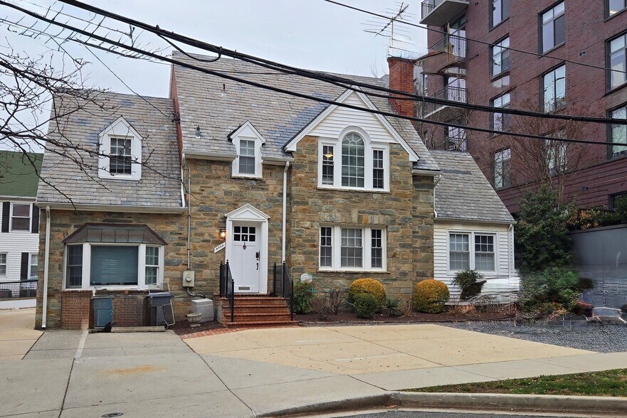 Primary Photo Of 4905 Montgomery Ln, Bethesda Loft Creative Space For Lease