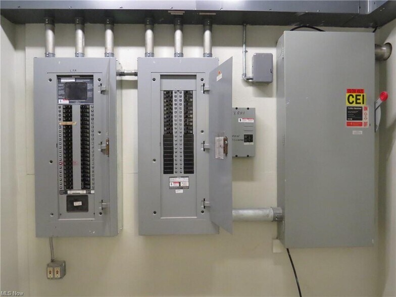 More Photos Of 15000 Madison Ave, Lakewood Office Residential For Lease