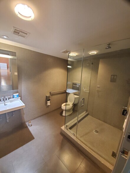 More Photos Of 4716 Vineland Ave, North Hollywood Loft Creative Space For Lease