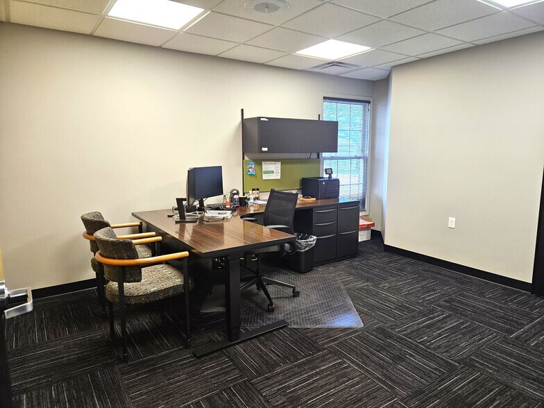 More Photos Of 902 S Washington Ave, Saginaw Office For Sale