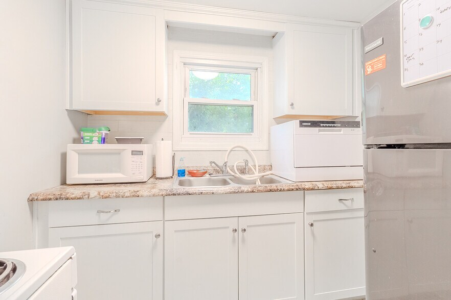 More Photos Of 5801 Lincoln Ave, Export Apartments For Sale