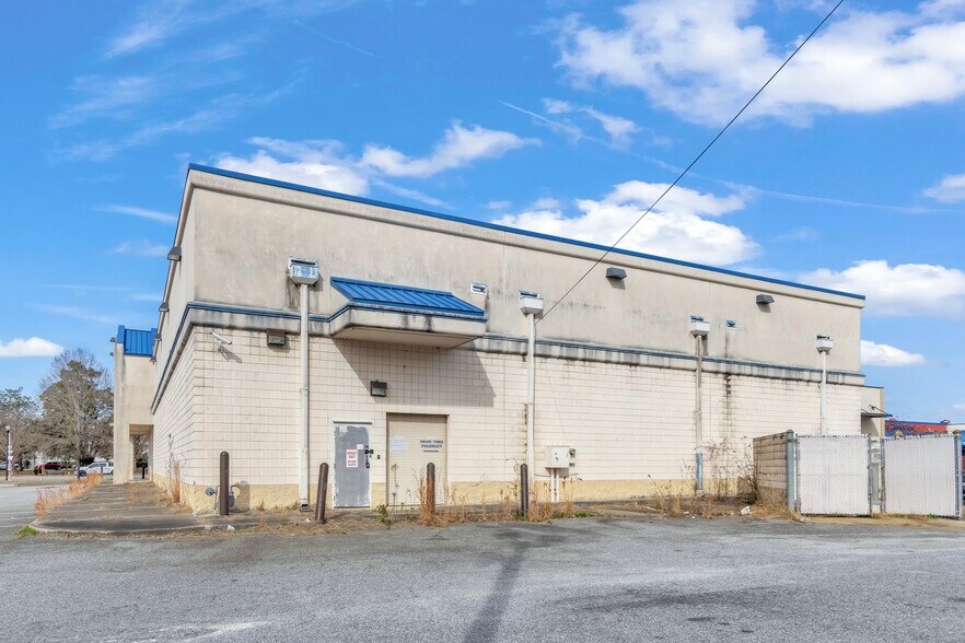 More Photos Of 2300 Wynnton Rd, Columbus Drugstore For Lease