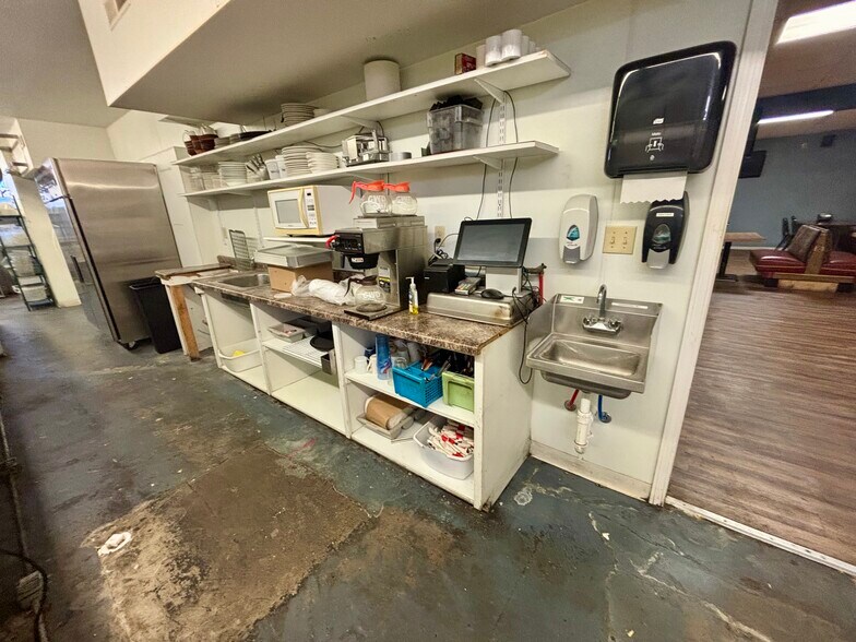 More Photos Of 106 E 4th St, Washington Restaurant For Sale