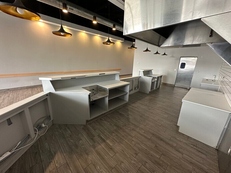 More Photos Of 3233 E Sunshine St, Springfield General Retail For Lease